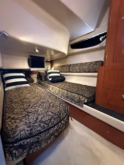 Regal 4080 Flybridge Sedan image