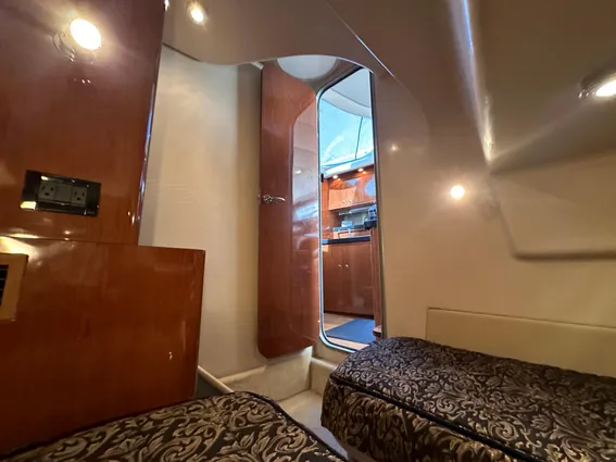 Regal 4080 Flybridge Sedan image