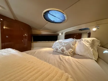 Regal 4080 Flybridge Sedan image