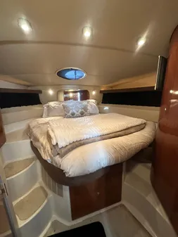 Regal 4080 Flybridge Sedan image