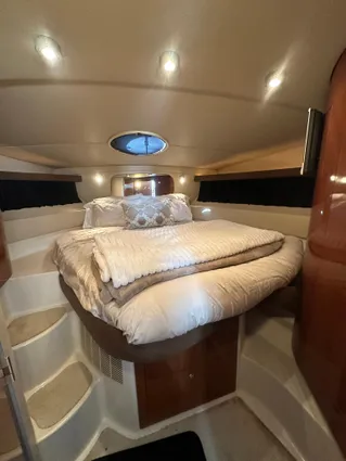 Regal 4080 Flybridge Sedan image