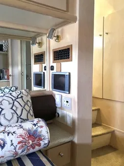 Carver 456 Aft Cabin Motor Yacht image