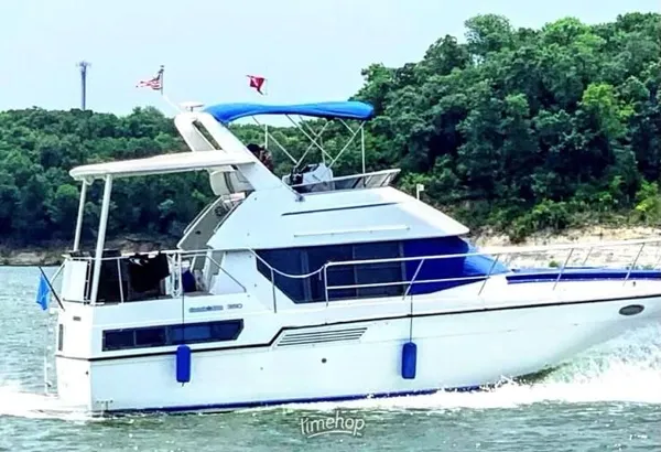 Carver 350 Aft Cabin Motor Yacht image