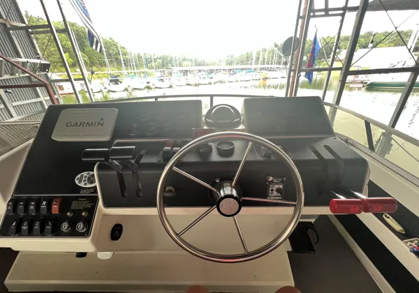 Carver 350 Aft Cabin Motor Yacht image