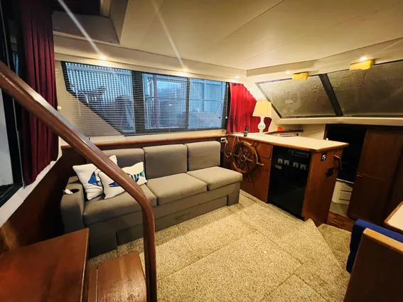 Carver 350 Aft Cabin Motor Yacht image