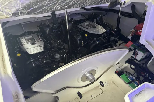 Sea Ray 350 SLX image