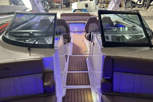 Sea Ray 350 SLX image