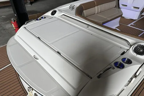 Sea Ray 350 SLX image