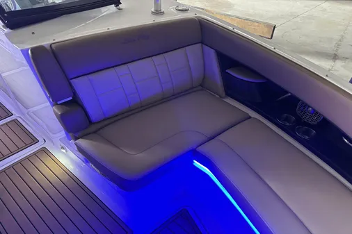 Sea Ray 350 SLX image