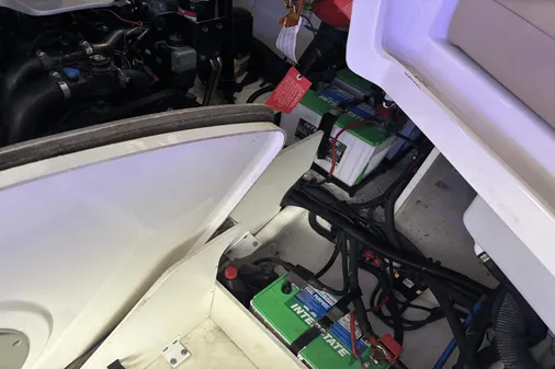 Sea Ray 350 SLX image