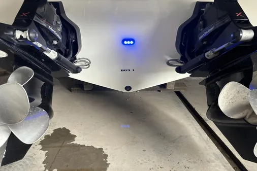 Sea Ray 350 SLX image