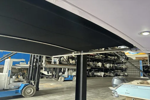 Sea Ray 350 SLX image