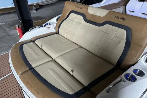 Sea Ray 350 SLX image