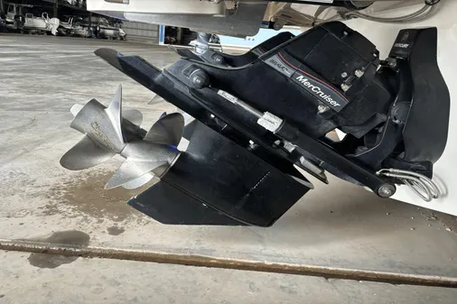 Sea Ray 350 SLX image