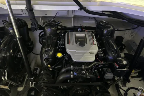 Sea Ray 350 SLX image