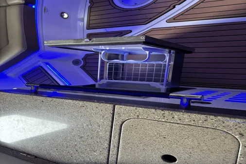 Sea Ray 350 SLX image