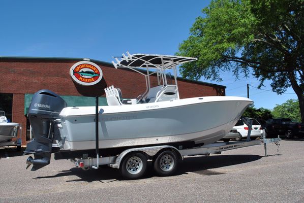 Clearwater 2300 Yamaha LF300XB & Trailer - main image
