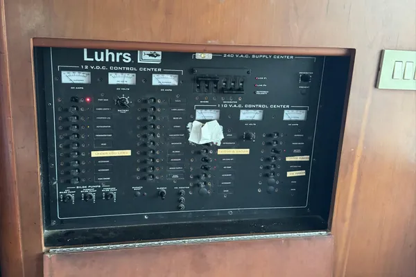 Luhrs 36 Convertible image