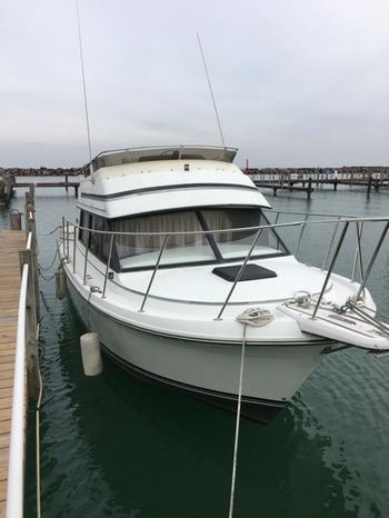 1987 Carver 28 Milwaukee Wisconsin Centerpointe Yacht Services