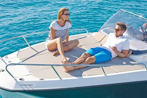 Quicksilver ACTIV-755-SUNDECK image