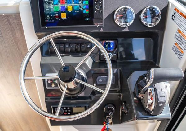 Quicksilver 705-PILOTHOUSE image