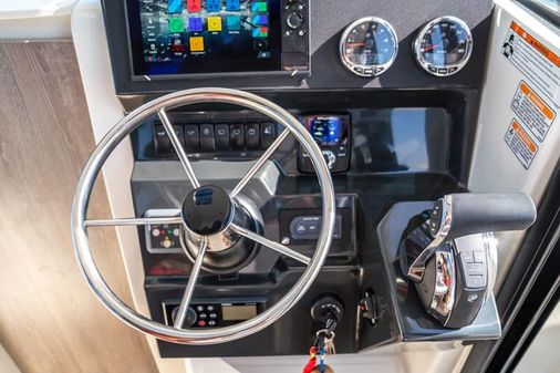 Quicksilver 705-PILOTHOUSE image