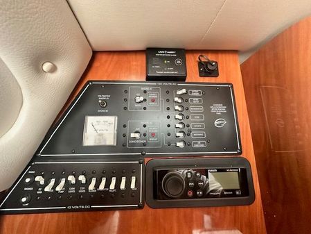 Crownline 325-SCR image