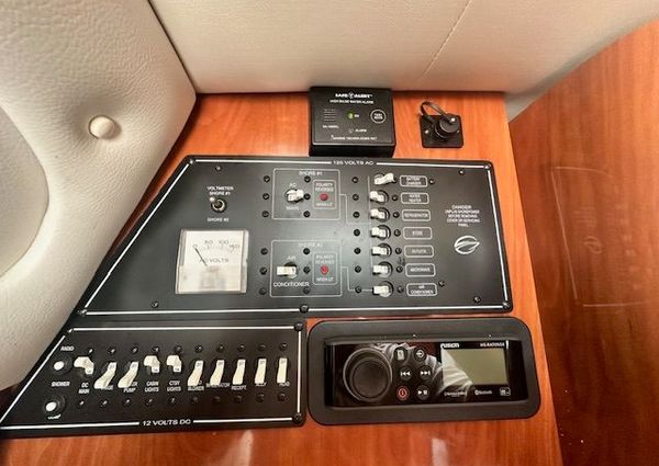 Crownline 325-SCR image