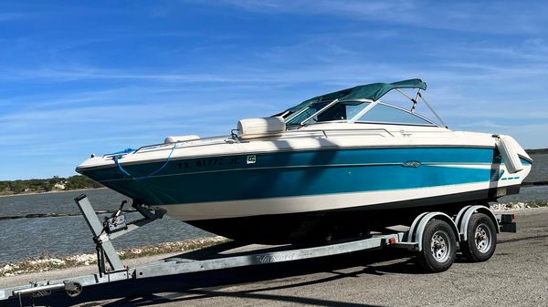 Sea Ray 220 Bow Rider 