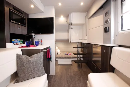 Formula 380 Super Sport Crossover OB image