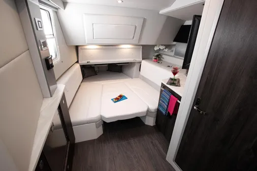 Formula 380 Super Sport Crossover OB image