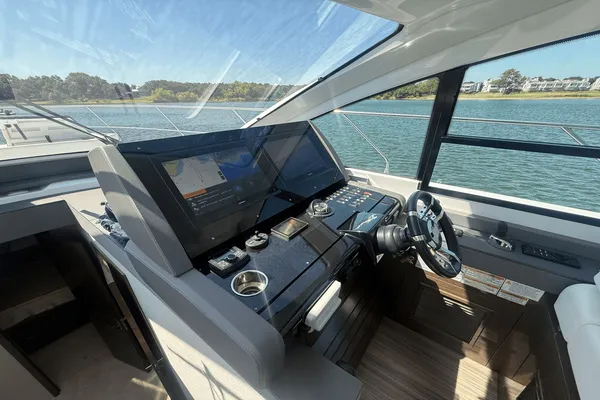 Cruisers Yachts 50 Cantius image