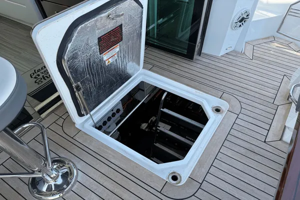 Cruisers Yachts 50 Cantius image