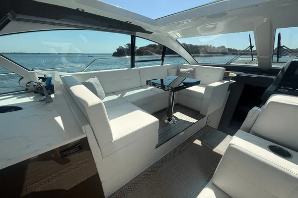 Cruisers Yachts 50 Cantius image