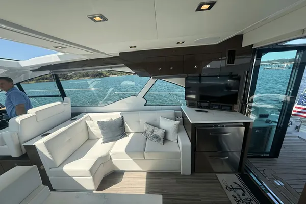 Cruisers Yachts 50 Cantius image