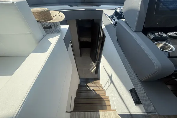 Cruisers Yachts 50 Cantius image