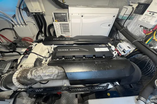 Cruisers Yachts 50 Cantius image