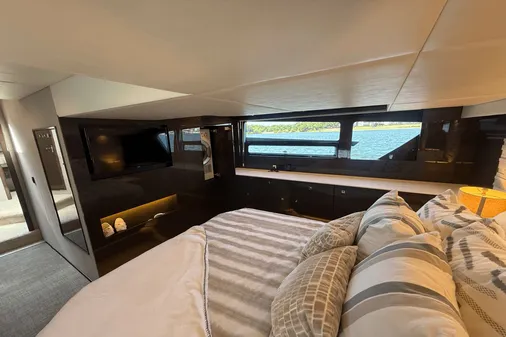 Cruisers Yachts 50 Cantius image