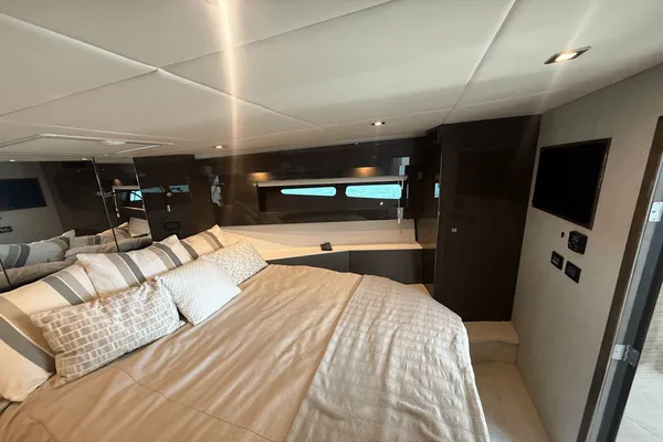 Cruisers Yachts 50 Cantius image