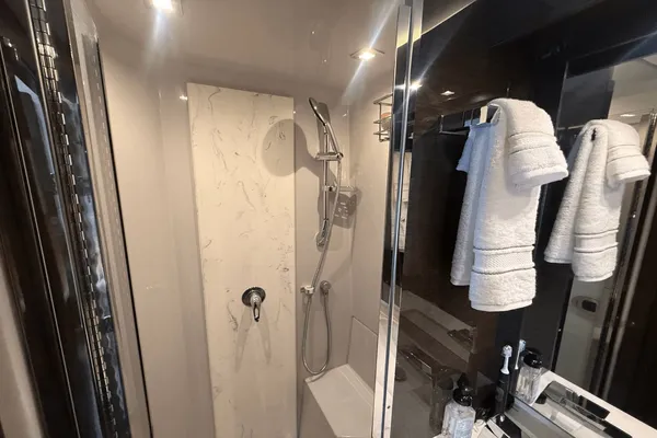 Cruisers Yachts 50 Cantius image