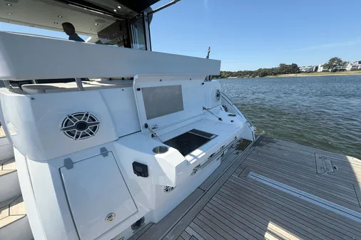 Cruisers Yachts 50 Cantius image