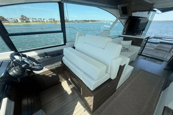 Cruisers Yachts 50 Cantius image