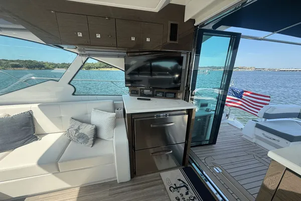 Cruisers Yachts 50 Cantius image