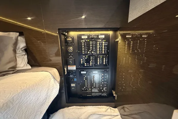 Cruisers Yachts 50 Cantius image