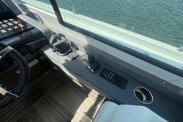 Cruisers Yachts 50 Cantius image