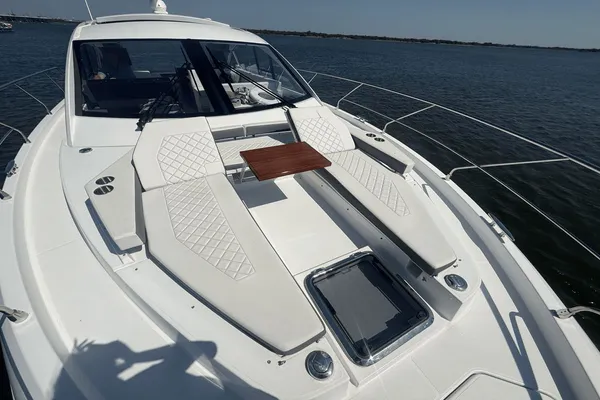 Cruisers Yachts 50 Cantius image