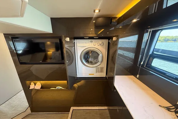 Cruisers Yachts 50 Cantius image