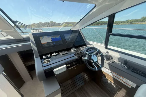 Cruisers Yachts 50 Cantius image