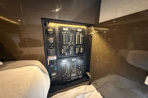 Cruisers Yachts 50 Cantius image