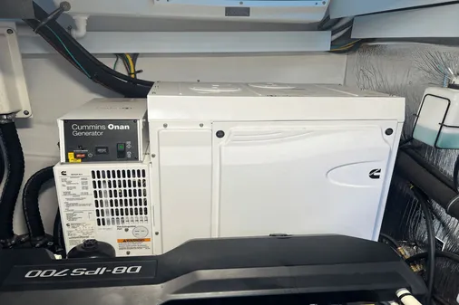 Cruisers Yachts 50 Cantius image